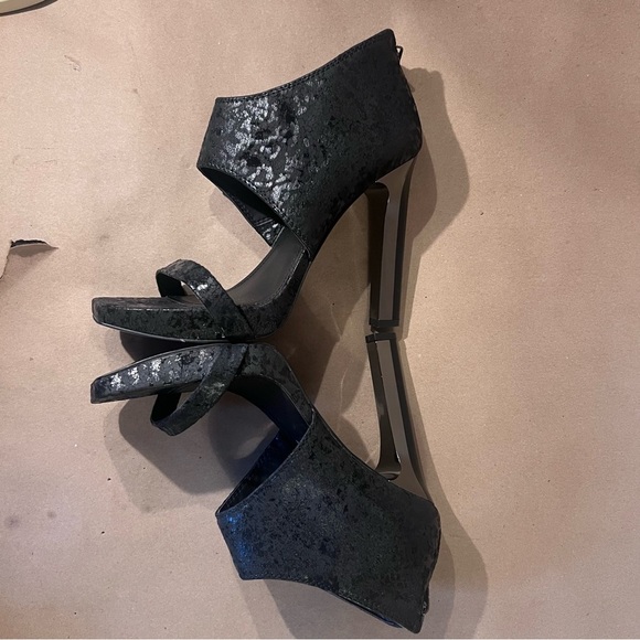 DKNY Women's Dava Ankle Strap Cuff Dress Sandals Black High Heel Size US 8.5 M - Picture 7 of 11